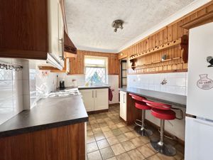 Kitchen/Breakfast Bar- click for photo gallery